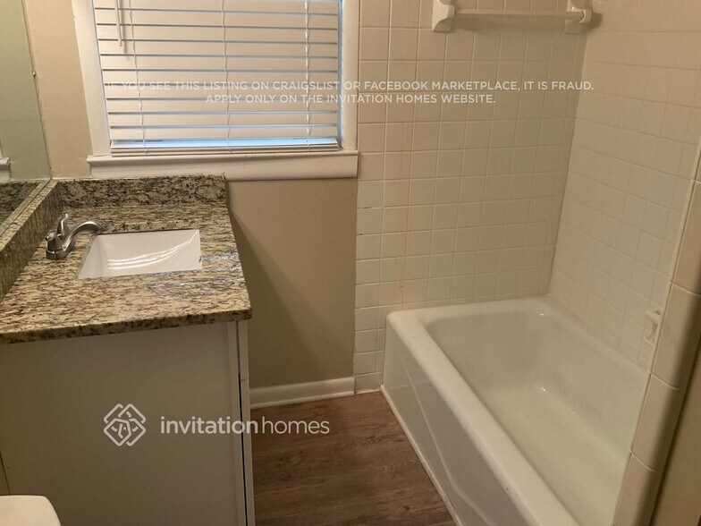 Building Photo - 686 Rollingwood Pl