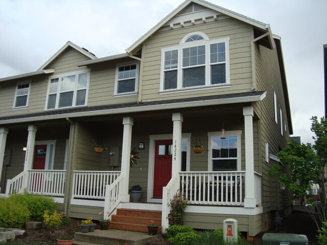 Building Photo - Beautiful Home In GREAT Location, Fireplace, Loft, Garage, W/D, Large Master and MORE!