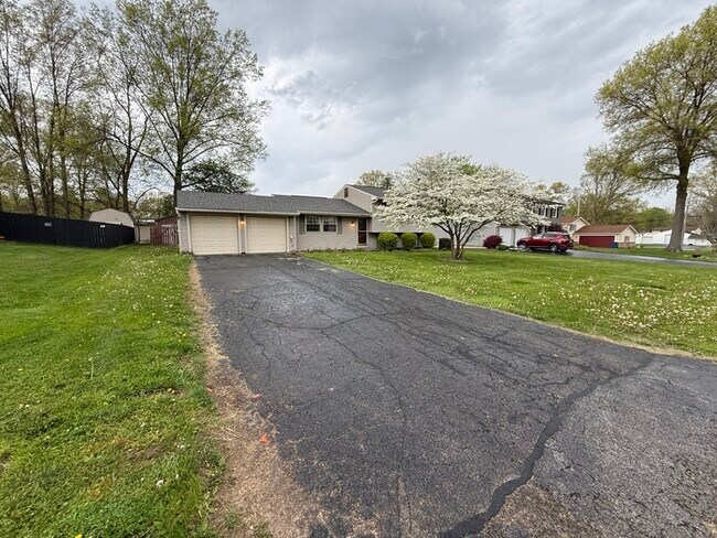 Primary Photo - Stunning 3 beds 1.5 baths in Mineral Ridge