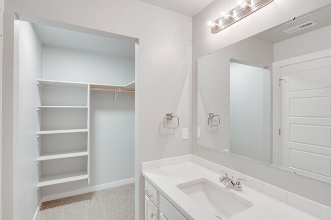 Building Photo - At Last, This Is What You’ve Been Searching For.