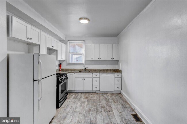 Building Photo - 2847 Lake Ave