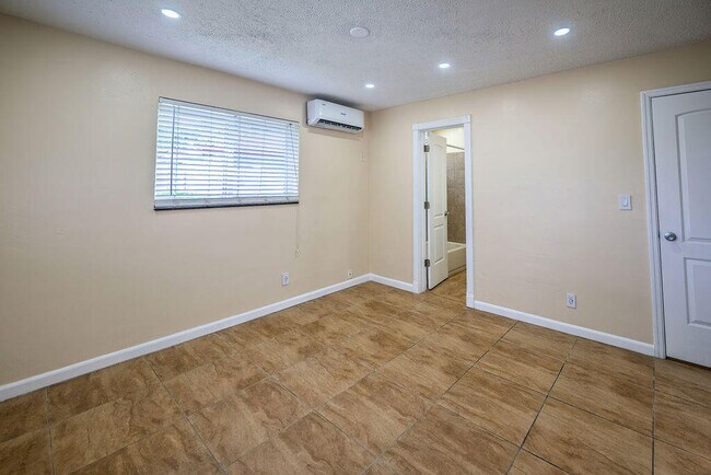 Building Photo - 750 SW 2nd St