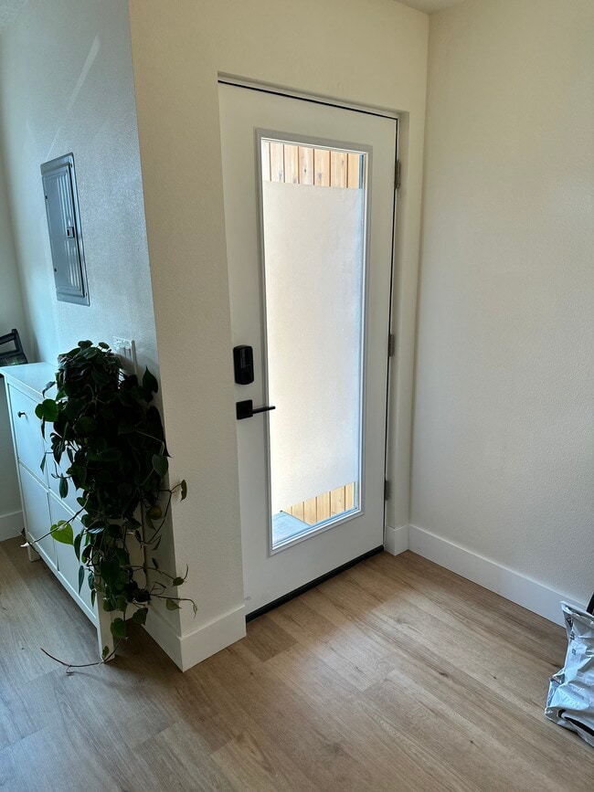 Building Photo - 5735 NE 33rd Ave