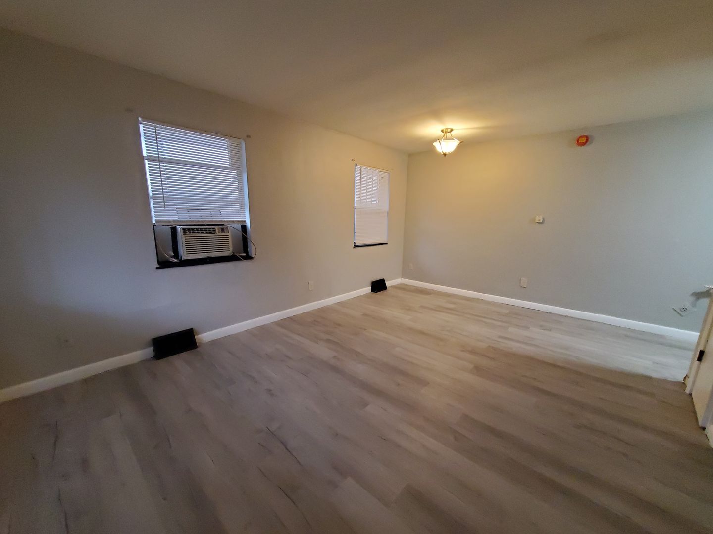 Living Room - 706 N Broadway St