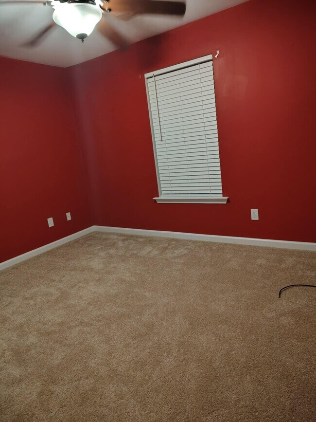 Building Photo - 103 Plamondon Dr