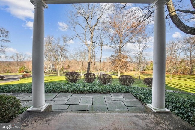 Primary Photo - 26 Spiked Rush Ct