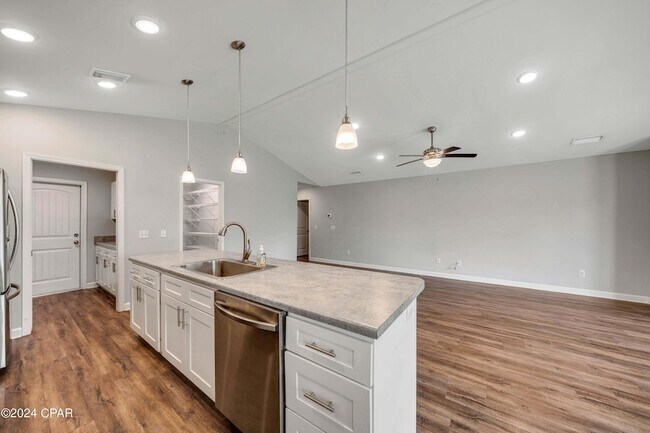 Building Photo - 205 Woodlawn Ct
