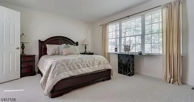 Building Photo - 8 Harrow Ln