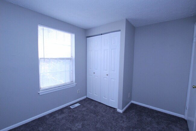 Building Photo - 52 Victoria Manor