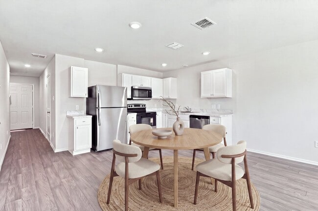 Building Photo - 3362 Northwestern Dr