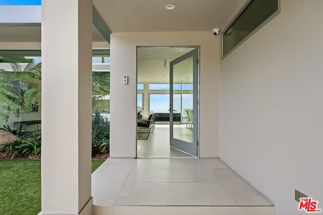 Building Photo - 2189 Summitridge Dr