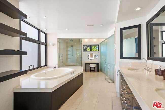 Building Photo - 215 S Anita Ave