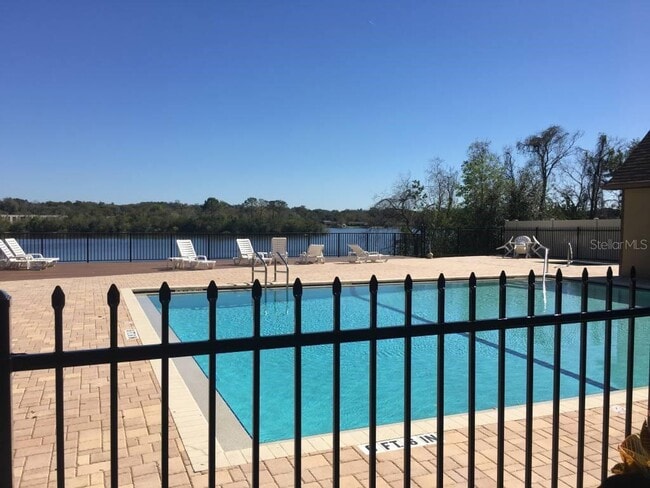 Building Photo - 415 Lakepointe Dr