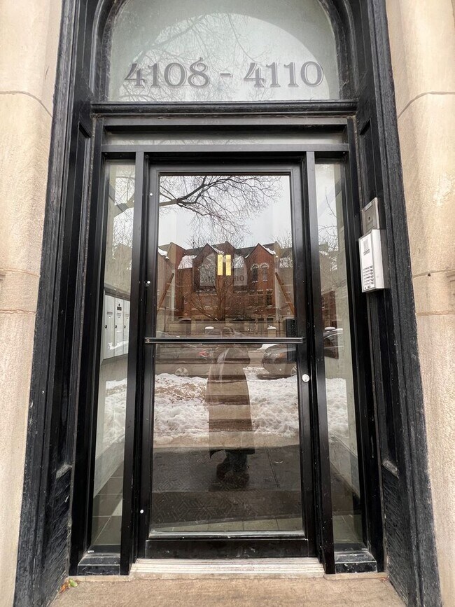 Building Photo - 4108 N Southport Ave