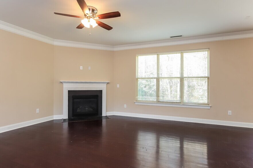 Building Photo - 213 Willow Weald Ct