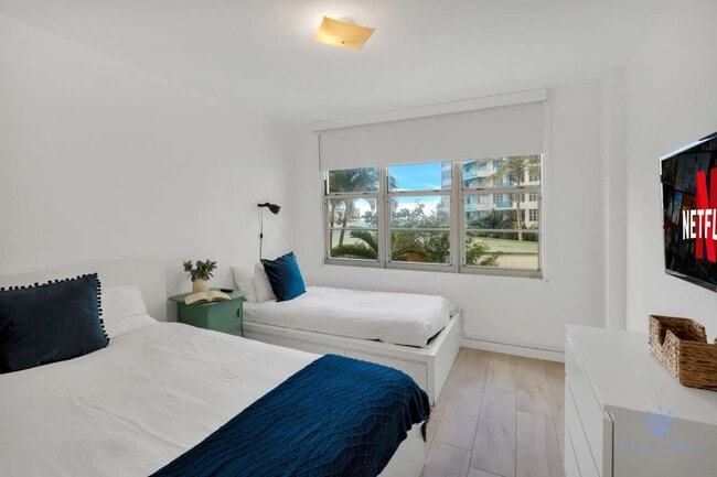 Building Photo - 5151 Collins Ave
