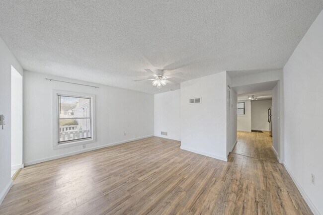 Building Photo - 361 Locust St