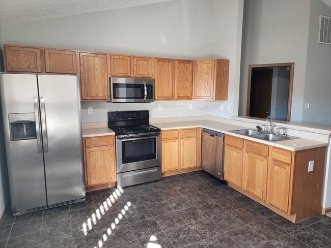 Building Photo - Spacious 2-Bed, 2-Bath Duplex with Attache...