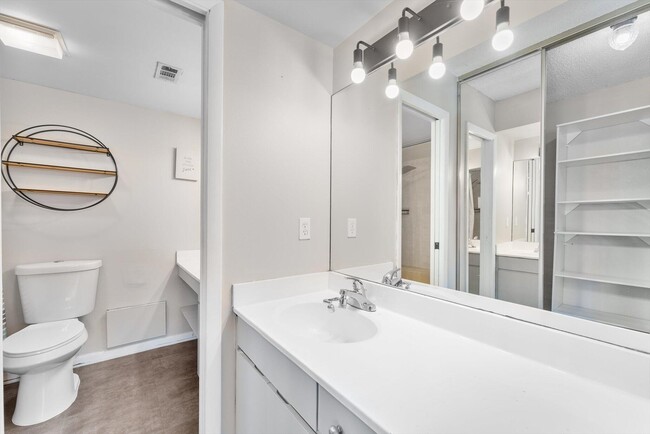 Building Photo - 3750 Victoria Dr