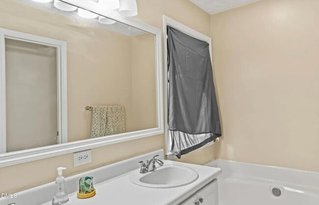 Building Photo - 1142 Blankshire Rd