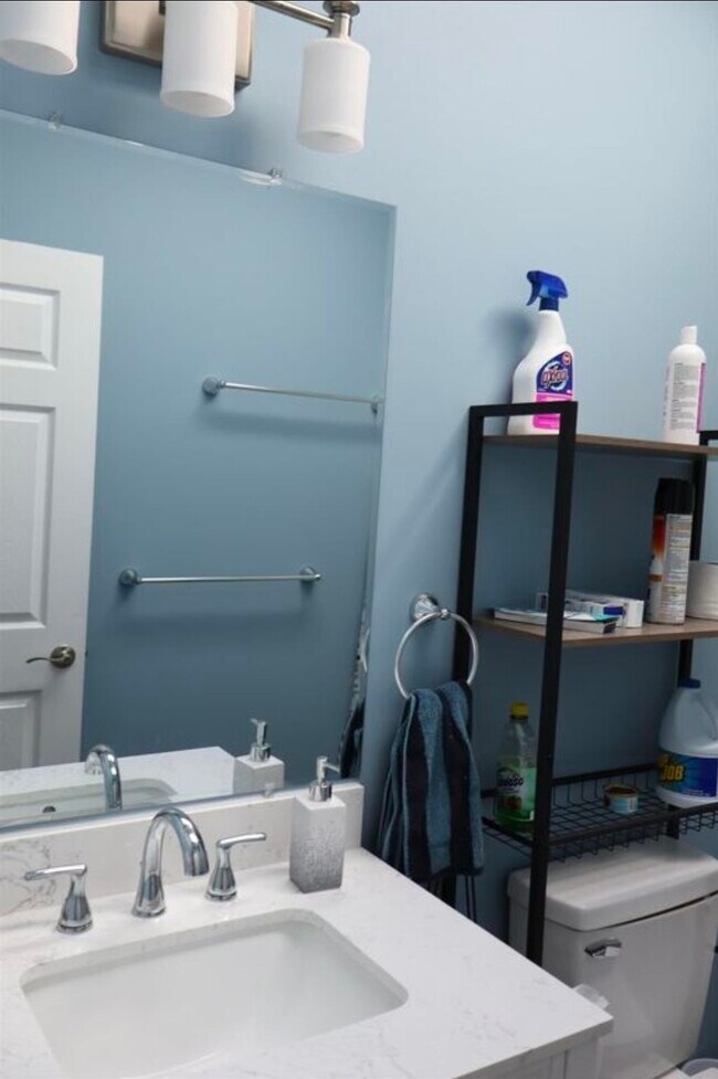 Building Photo - 3255 Catalpa Ave