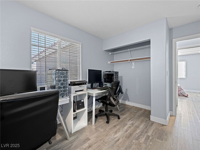 Building Photo - 4749 Califa Dr