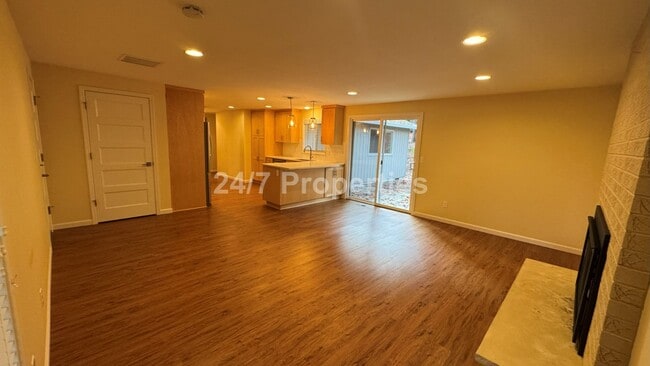 Building Photo - Spacious, Open-Concept 3 Bedroom West Linn Home