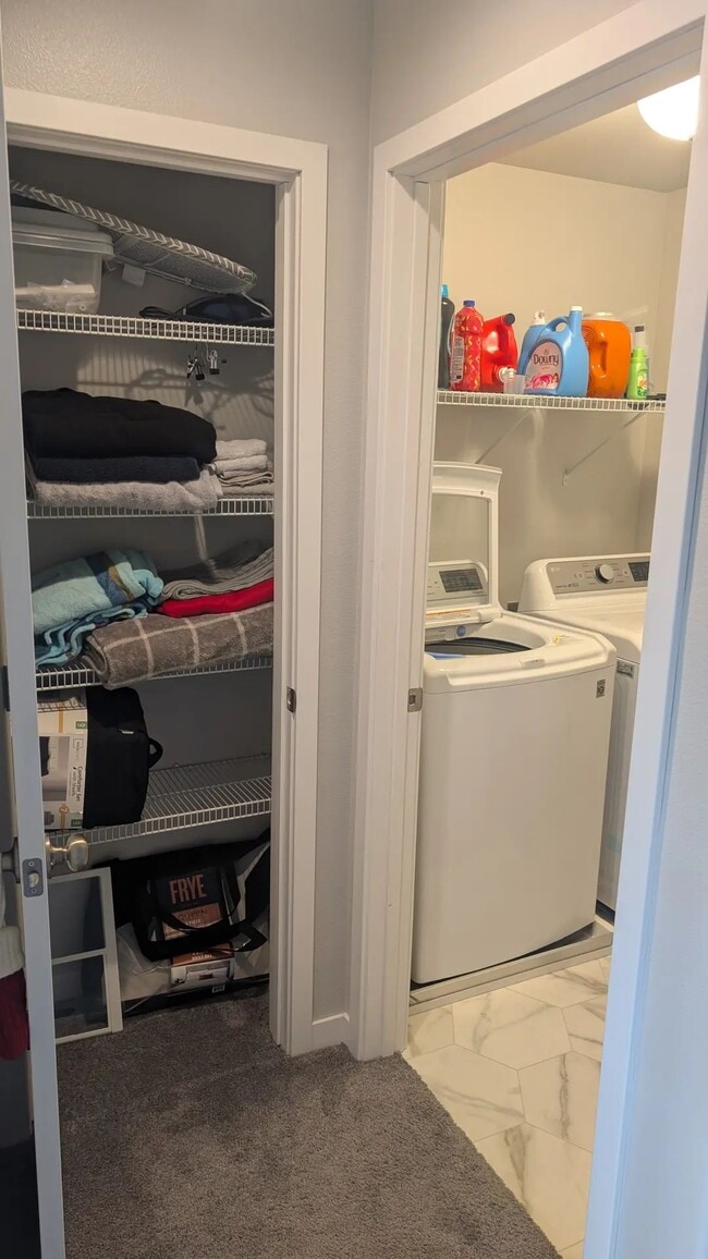 Building Photo - Furnished Queen Room with Closet & Private Bath