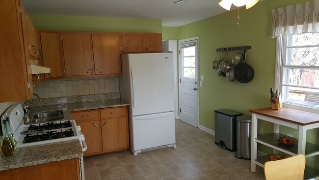Building Photo - Incredibly well maintained rancher in Monrovia available mid June!