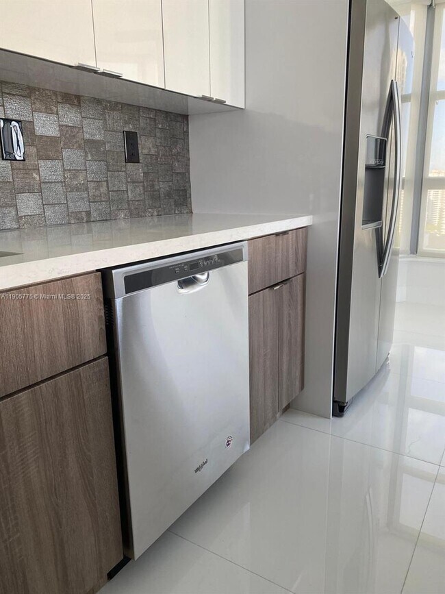 Building Photo - 19101 Mystic Pointe Dr