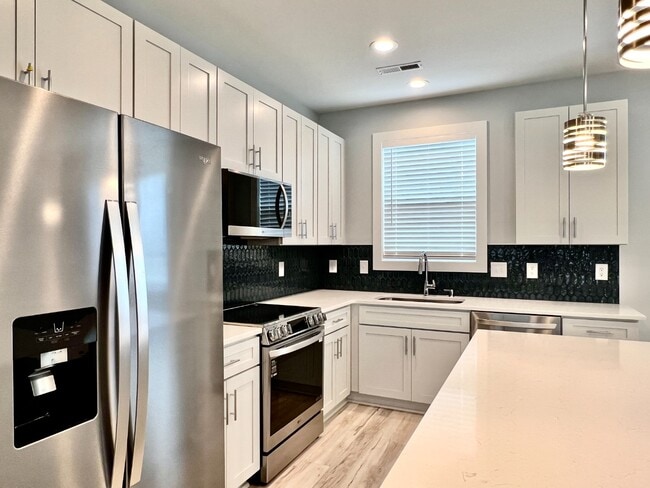 Building Photo - New Construction! Unit B Available!