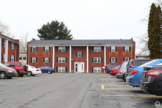 Red Coach Apartments Baldwinsville Ny Apartment Finder Parking Red Coach Apartments