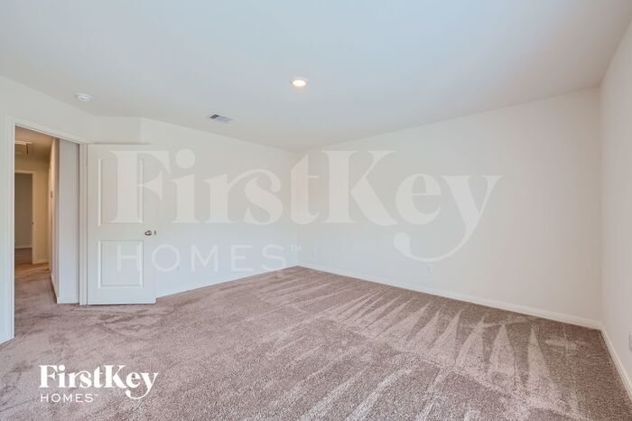 Building Photo - 26615 Ezemily Dr