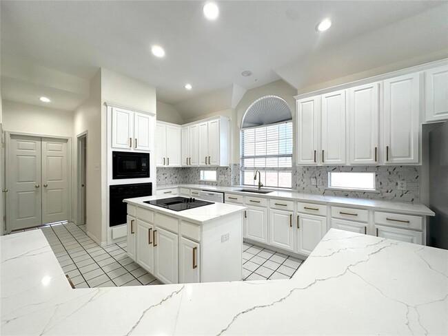 Building Photo - 10305 Open Gate Dr