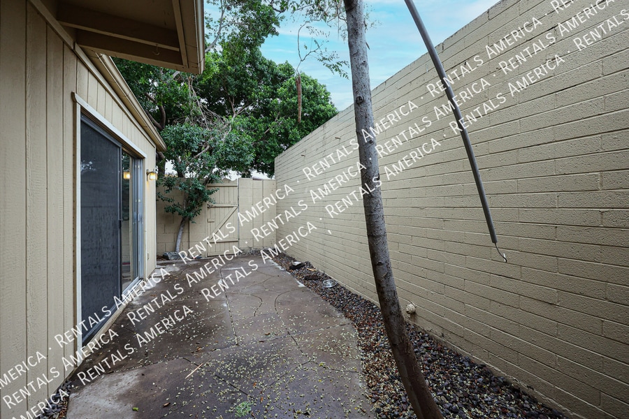 Building Photo - 6626 N Majorca Ln W