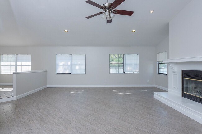 Building Photo - Charming Bungalow in Prime South Tampa – Plant High School District!