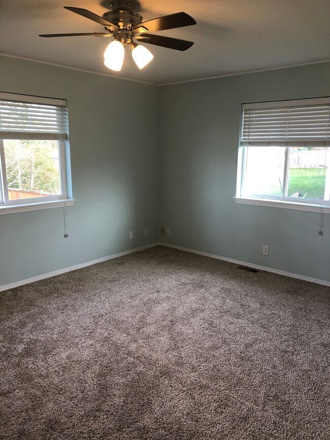 Building Photo - ***PENDING APPLICATION***Beautiful 3 Bedroom Home with Massive Garage and Bonus Room