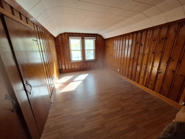 Building Photo - 505 Auburndale Ave