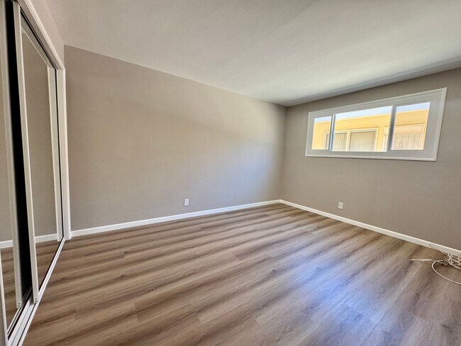 Building Photo - 337 Rexford Dr
