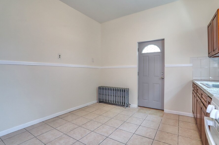 Building Photo - 166 Saint Pauls Ave