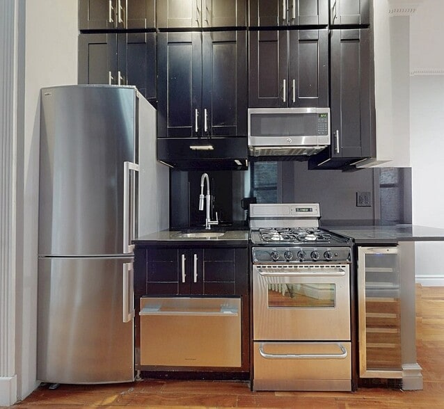 Building Photo - East 10th Street