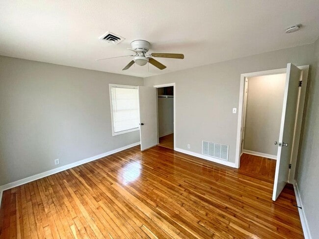 Building Photo - 701 Gardenia Ln