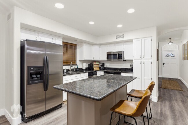 Building Photo - 3808 N Sawtooth Cir