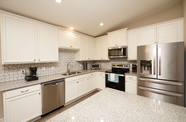 Building Photo - Central Freeport Location with Community Pool