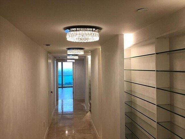 Building Photo - 20201 E Country Club Dr