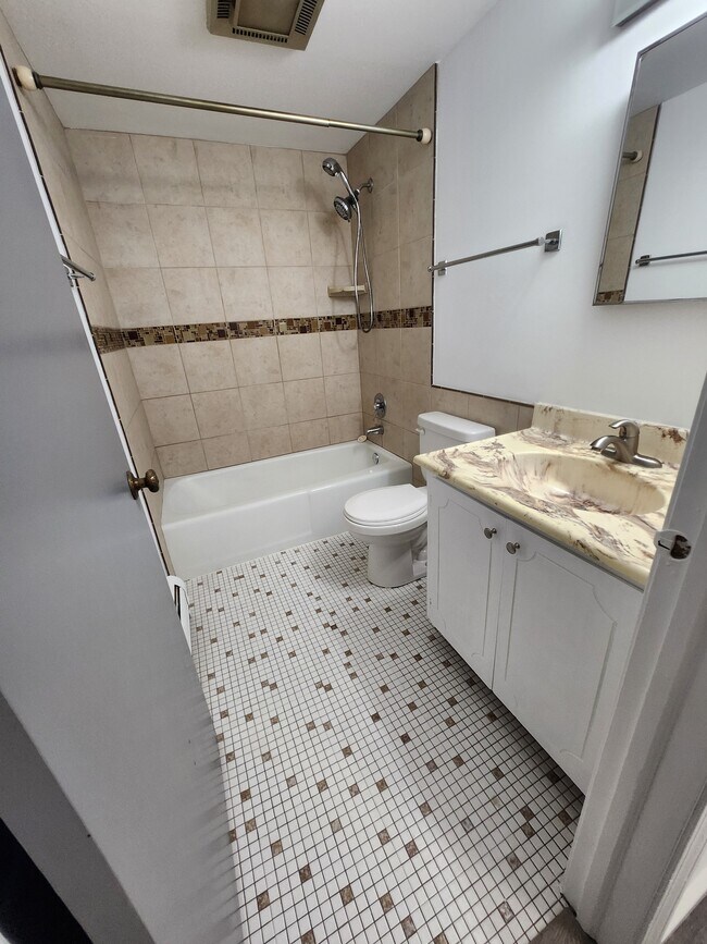 Main Bathroom - 134 E Bailey Rd