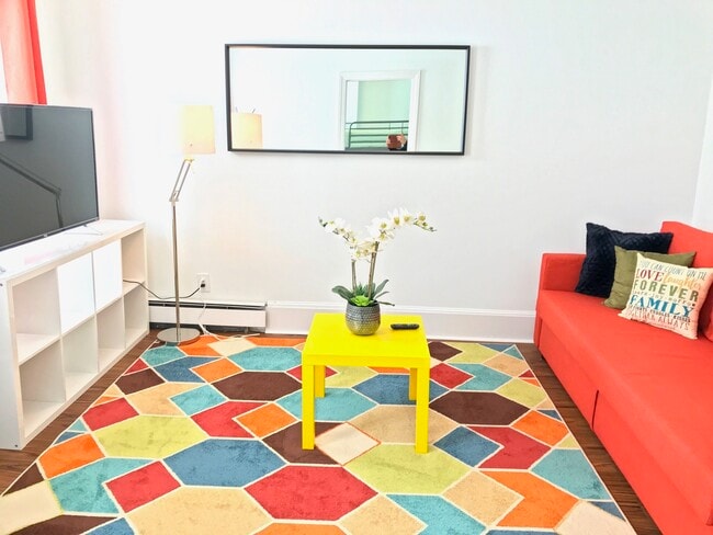 Building Photo - 131 W 8th St