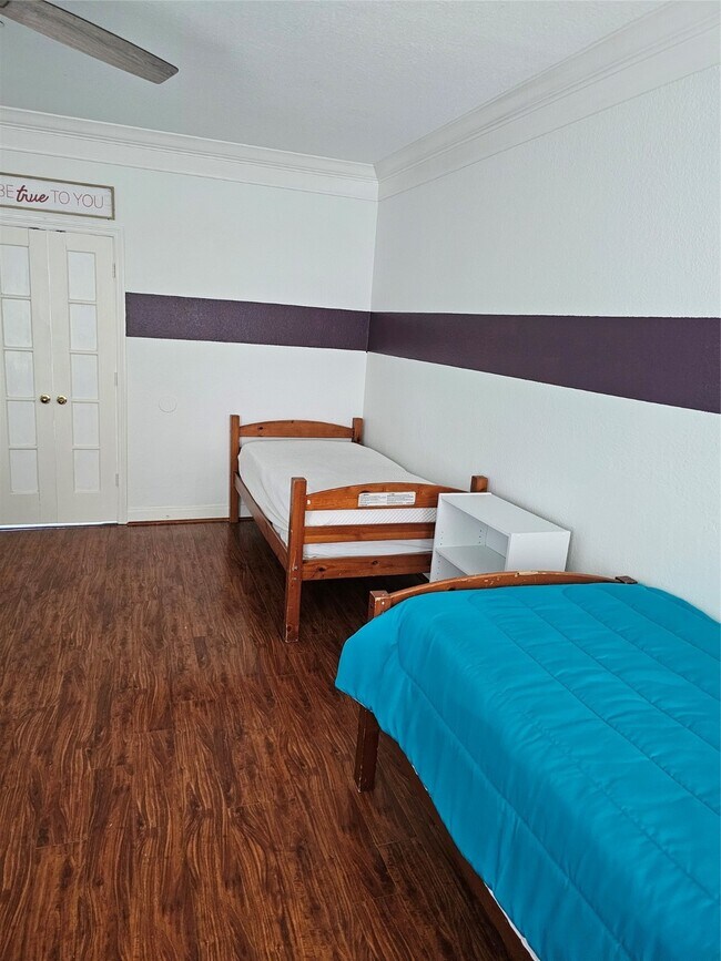 Building Photo - 1211 Lark Ln