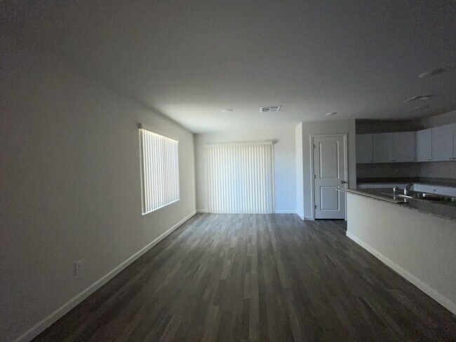Building Photo - 4 bed 2 bath spacious home with garage BHCRENT.COM