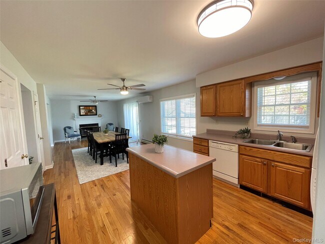 Building Photo - 59 Peconic Ave